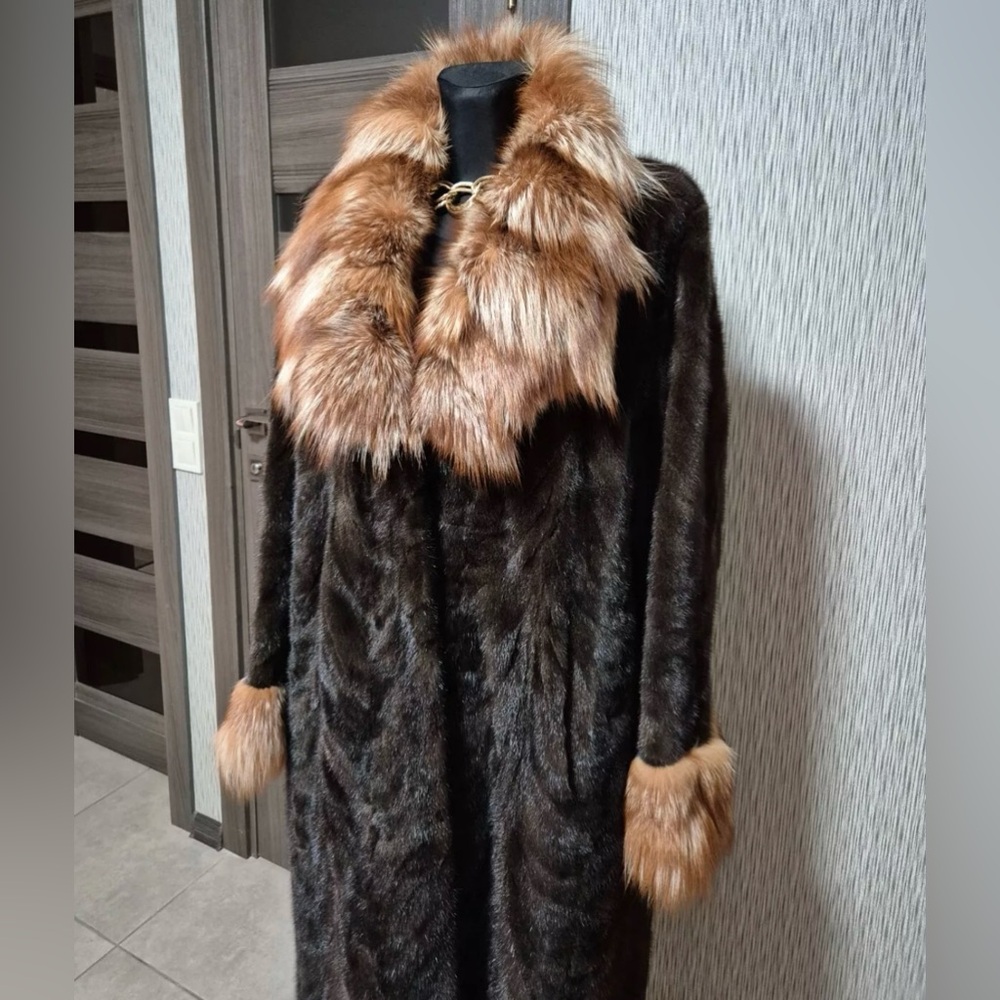 Brown mink fur coat with red fox fur collar trim - Picture 7 of 16